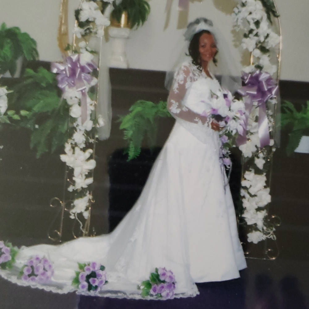 Wedding dress - Picture 8 of 8